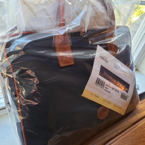 NEW Dooney & Bourke Navy Tote - Picture 3 of 5